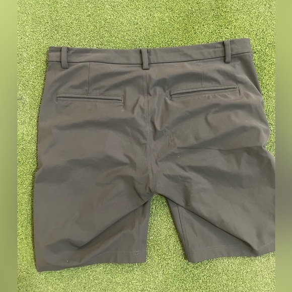 Men’s lululemon shorts - Picture 2 of 3